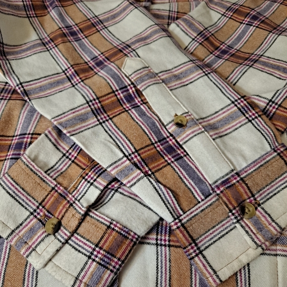 Flannel with Pockets - Picture 3 of 4